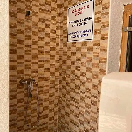 Impresionante Piso De Planta Baja Cerca Al Mar Lägenhet *